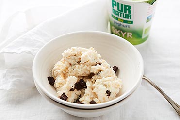 Recipe: Frozen Pur Natur skyr with biscuits and chocolate