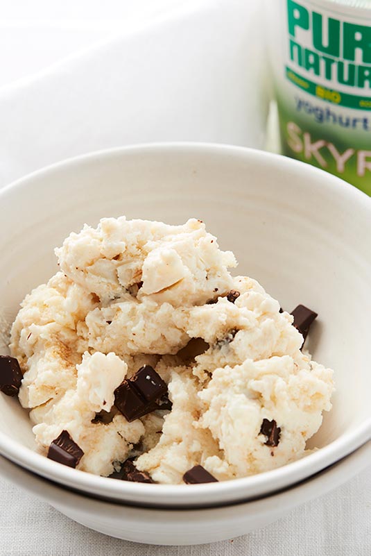 Recipe: Frozen Pur Natur skyr with biscuits and chocolate